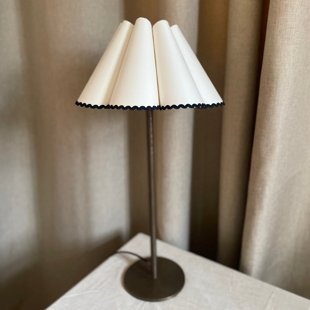 Leuchte Lilly - Natural Cream Scalloped Lampshade